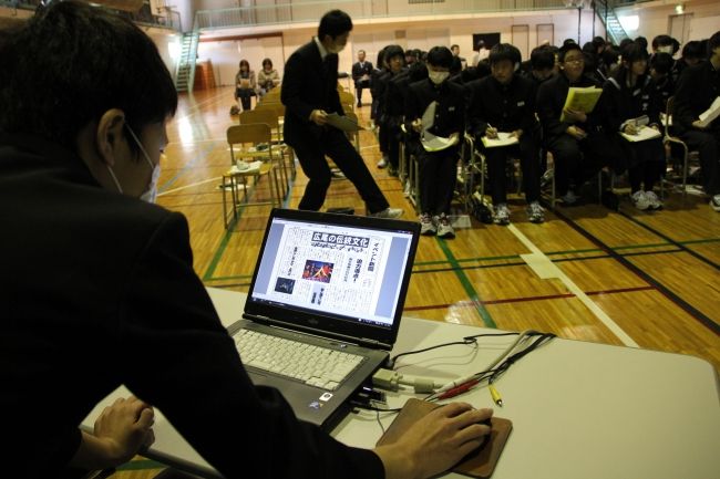 【写真】広尾中３年が新聞、動画で郷土ＰＲ 
