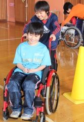 音更下士幌小５年生　車いす体験学習  写真4