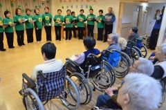 オープン１周年で熱唱　ふらっと忠類交流会  写真2