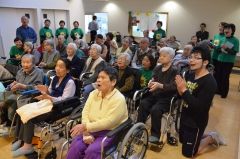 オープン１周年で熱唱　ふらっと忠類交流会  写真5