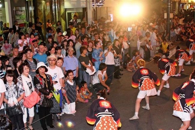 【写真】ユニークな踊り手と山車が躍動 おびひろ盆おどり