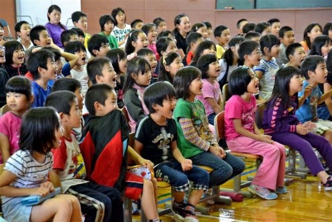【写真】母校で「夢」テーマに特別授業　更別出身のミュージシャン翔太さん 