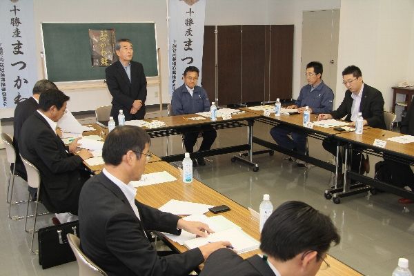 【写真】マツカワ 道外に照準 活魚輸送や加工検討 帯広地方卸売市場など