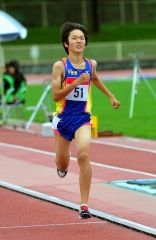 【中学男子８００メートル決勝】歯を食いしばって１位でゴールする大沼和樹