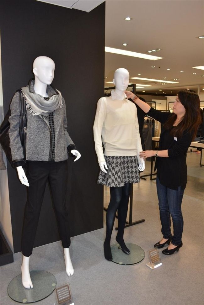 【写真】秋物アイテム勢ぞろい　藤丸婦人服売り場 