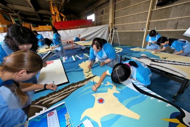 【写真】壁画制作大詰め 帯広・スワード両市民