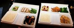 旬菜高心が調理したタニタ監修の「豚肉のごまごま焼き弁当」（左）と「鮭のカレー焼き弁当」