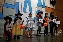 約３００人が趣向を凝らした衣装で参加した仮装コンテスト