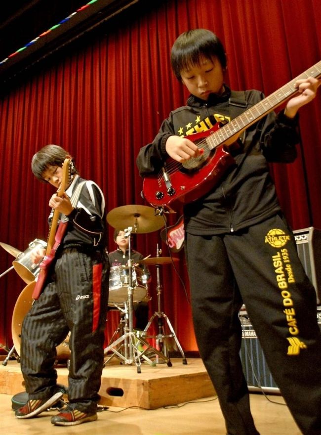 【写真】新得小児童９人がバンド結成　１７日のまつりでデビュー 