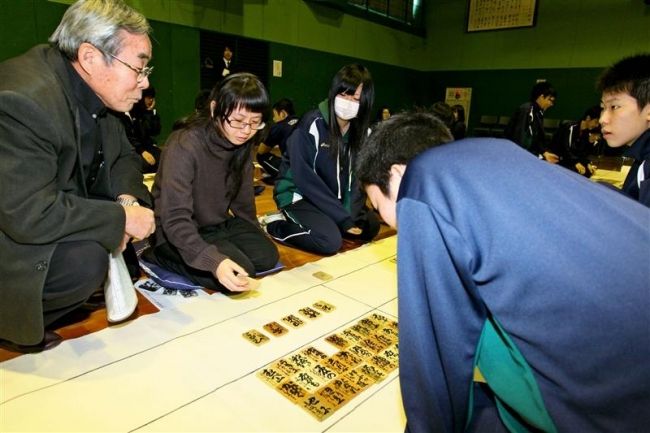 【写真】シンガポール高校生招待　百人一首や書道体験 