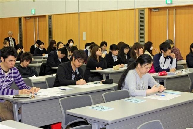 【写真】１年の活動成果発表　星槎高帯広キャンパス 