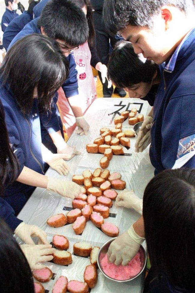 【写真】卒業彩る「おいなりアート」　広尾中３年と保護者思い出づくり 