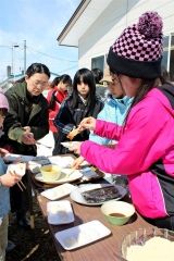 世代超え餅つきで交流　大樹・南町子供会  2