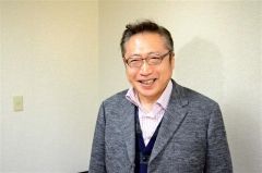 記者団の質問に答えるみんなの党の渡辺代表