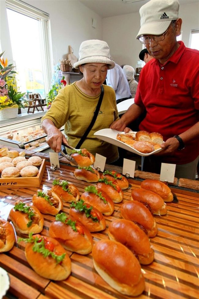 【写真】パンのめむろ窯オープン　 満寿屋商店