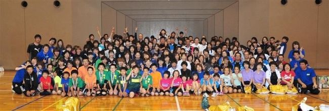 【写真】１７４人交流　スーパースポーツゼビオカップミニバレー