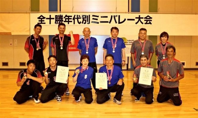 【写真】女子４０歳代はきずながＶ　全十勝年代別ミニバレー