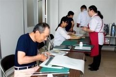 読み聞かせや工作楽しむ　新得・図書館まつり  4