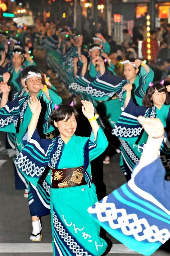 【写真】中心街を華やかに おびひろ盆おどり始まる