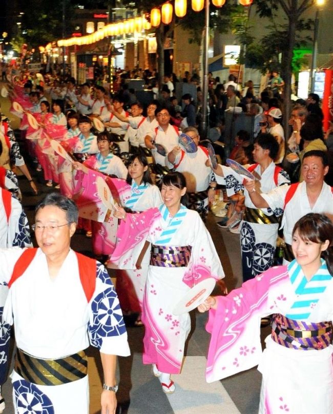 【写真】中心街を華やかに おびひろ盆おどり始まる