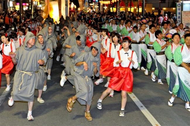 【写真】中心街を華やかに おびひろ盆おどり始まる