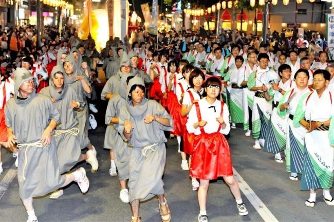 【写真】中心街を華やかに おびひろ盆おどり始まる