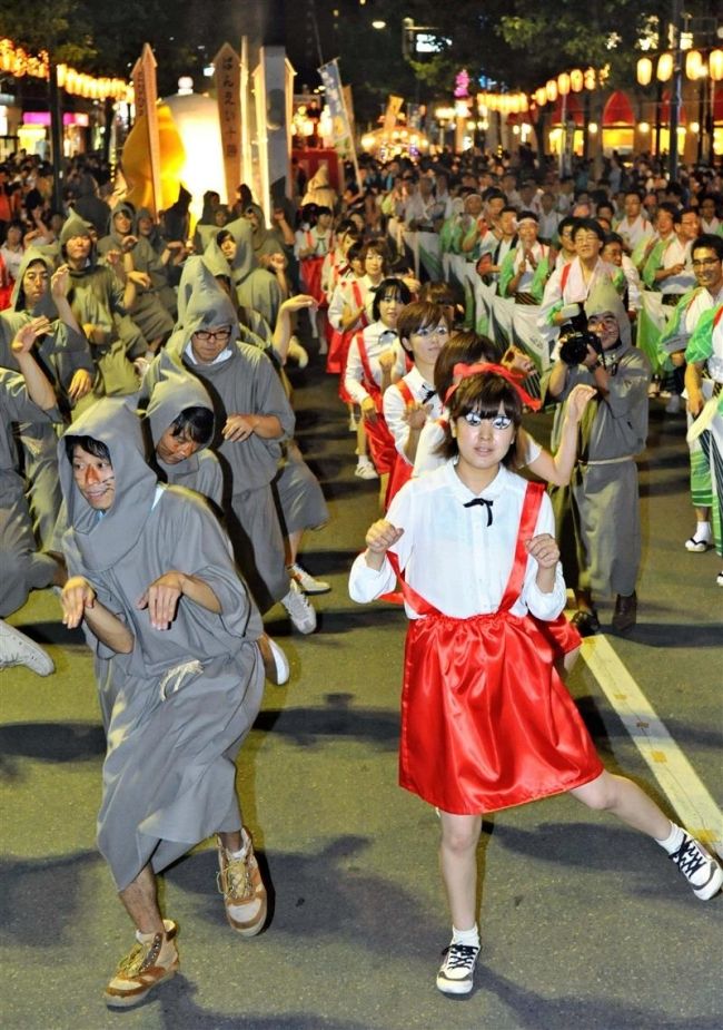【写真】中心街を華やかに おびひろ盆おどり始まる