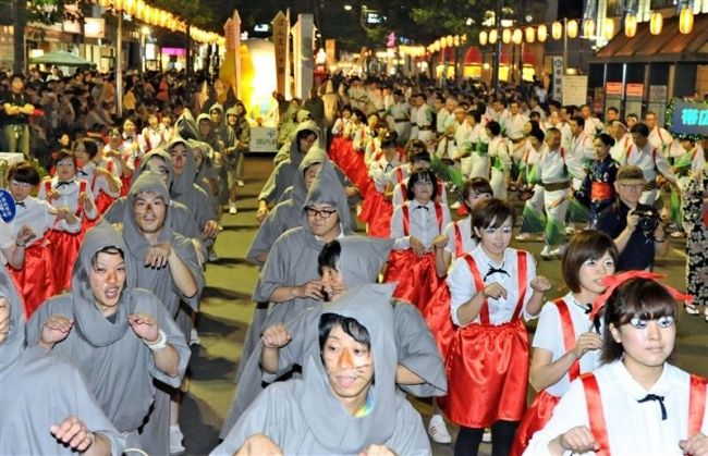 【写真】中心街を華やかに おびひろ盆おどり始まる