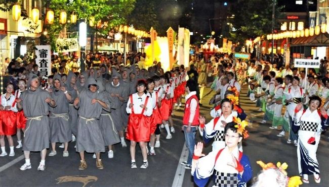 【写真】中心街を華やかに おびひろ盆おどり始まる
