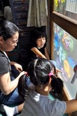 青葉学童保育センターで「大落書き大会」　建て替える建物に感謝  6