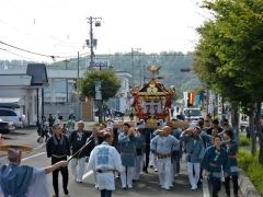 勇壮なみこしやイベントで盛り上がる　鹿追秋祭り  2