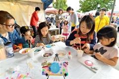 ばん馬まつり初日にぎわう　屋台などに列  3