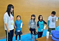 バター作りやクイズで交流　ふれあいｉｎ鹿追  4