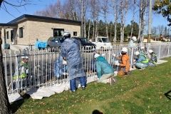 鹿追幼稚園で塗装奉仕　足寄の斎藤井出建設  2