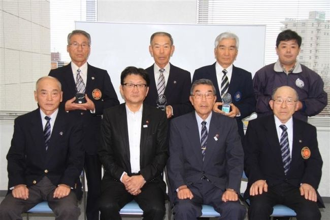 大津さんら４人精励賞　帯広野球審判協会納会