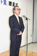 楢原さん、嵩さん表彰 北の聲アート賞贈呈式 5