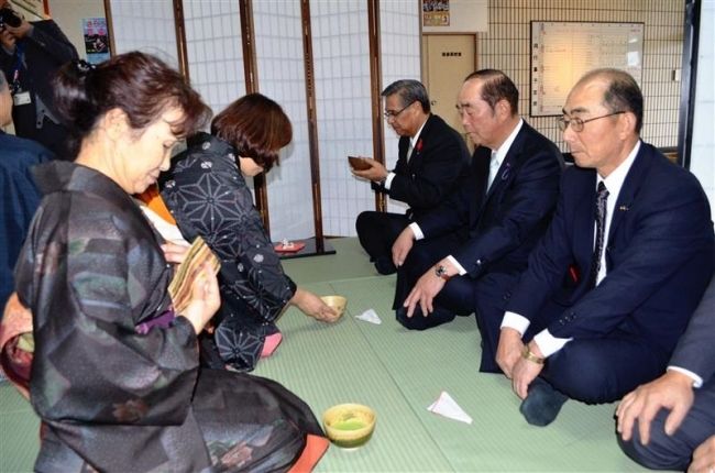村民対象にお茶会　更別 