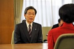 再値上げを陳謝　北電社長、知事と面談  3