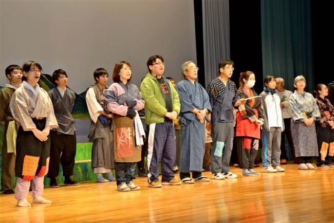 本番舞台の公民館で稽古　新得・北飛翔II 