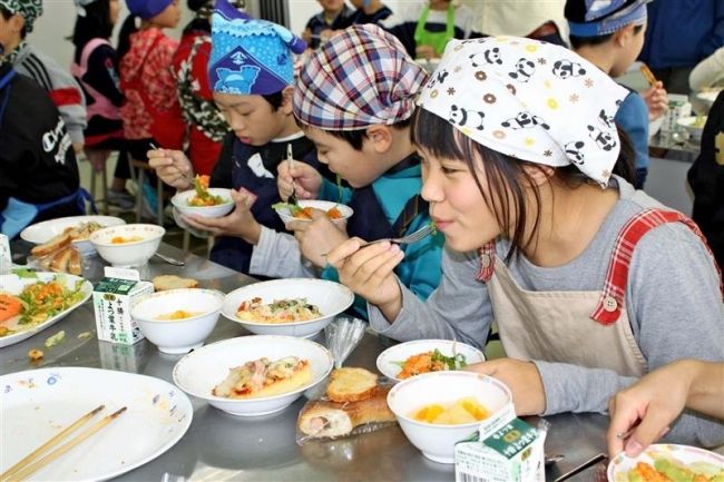 一流シェフ招き大豆料理に挑戦　清水小 