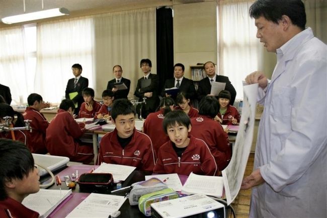 新聞は生きた教材　帯広西陵中で授業公開 