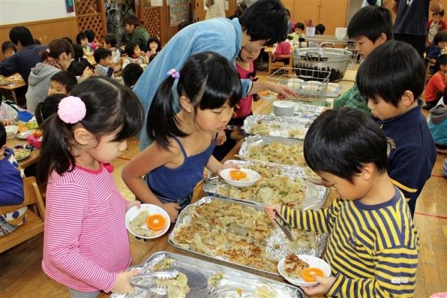 「おいしい！」ギョーザパーティー　こでまり保育園 