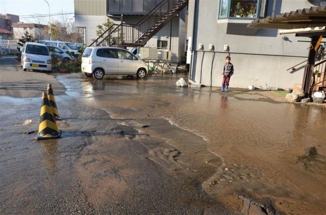 帯広市内で水道管に亀裂、一時水浸し