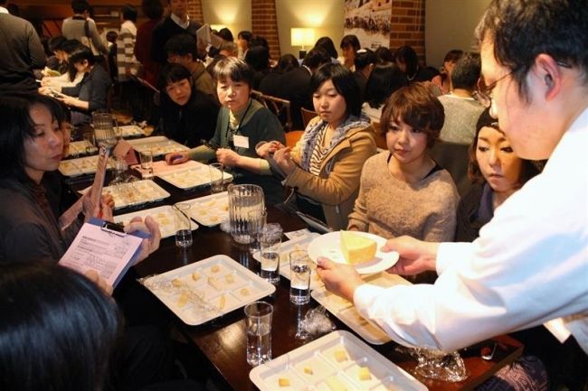 ラクレット４カ月熟成が総合金賞　ナチュラルチーズコンテスト 