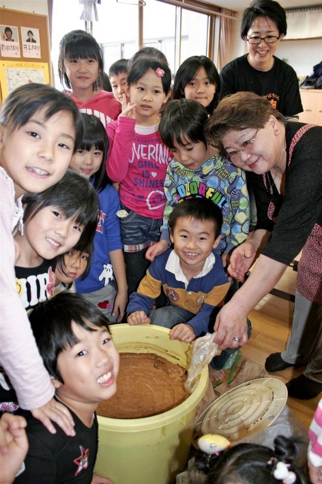 ２年前に仕込んだみそで料理　こでまり保育園 