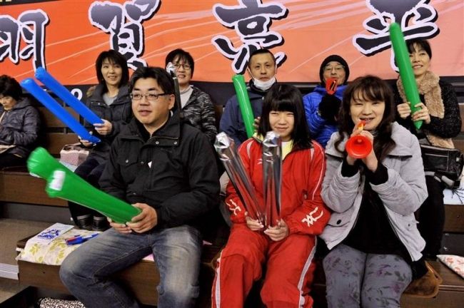 小川翔也、小川拓朗両選手の家族応援　Ｗ杯スケート