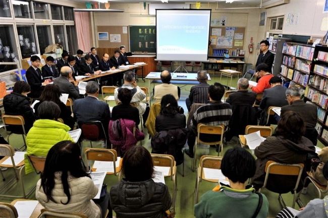 【写真】不安や不満の声相次ぐ 二中と緑園中統合の市説明会始まる
