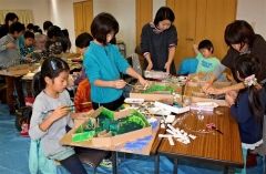 親子で迷路作り楽しむ　鹿追  3