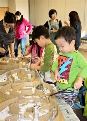 親子で迷路作り楽しむ　鹿追  5