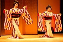 １０周年の舞台艶やかに　鹿追藤美会  2